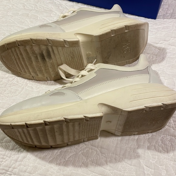 Stuart Weitzman Willow Runner Sneakers - Cream Pearl in size 9.5 - Picture 8 of 9